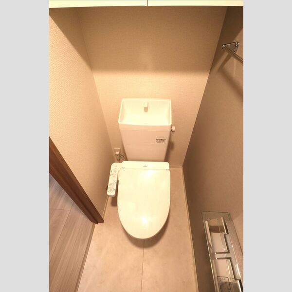 トイレ (トイレ)