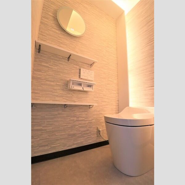 トイレ (トイレ)