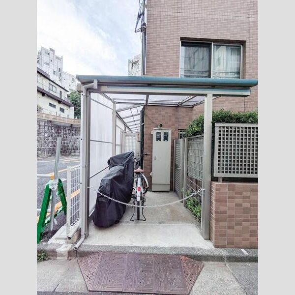 現地周辺 (駐輪場)