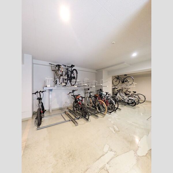 現地周辺 (駐輪場)