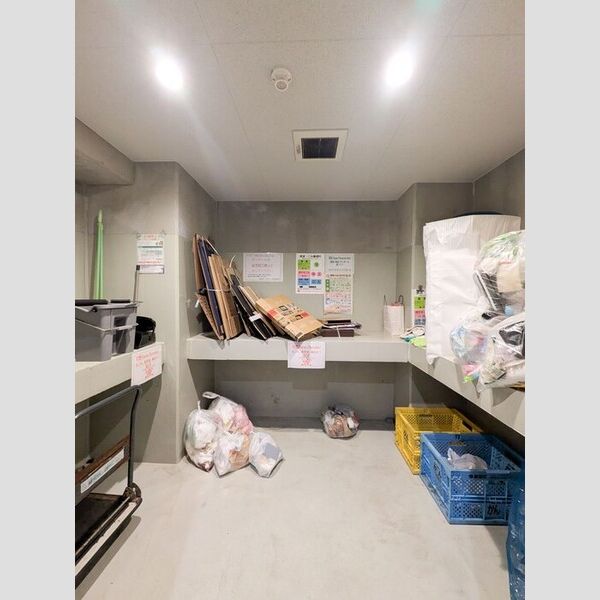 現地周辺 (ゴミ置場)