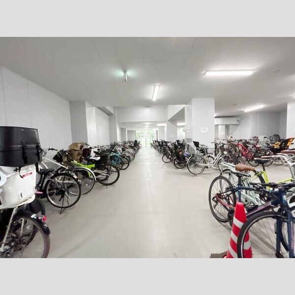 現地周辺 (駐輪場)