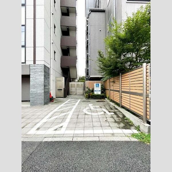 現地周辺 (駐車場)