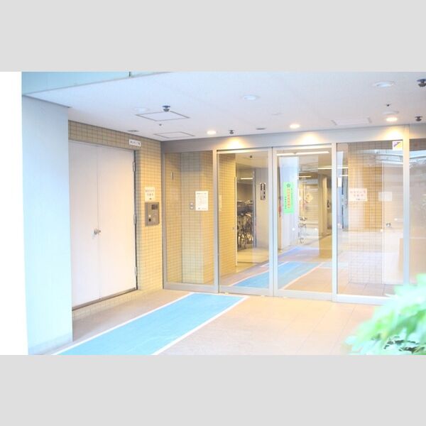 現地周辺 (駐輪場入口)