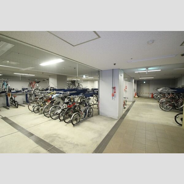 現地周辺 (駐輪場)