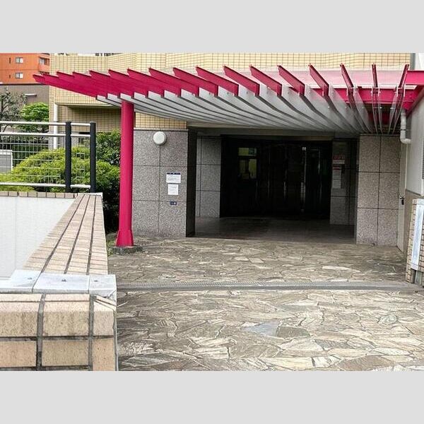 エントランス (建物入口)