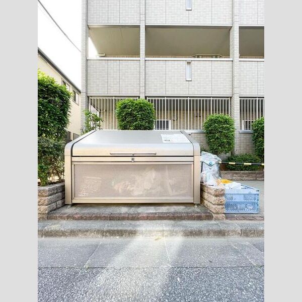 駐車場 (ゴミ置場)