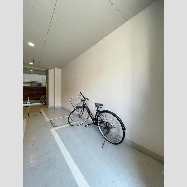 現地周辺 (駐輪場)