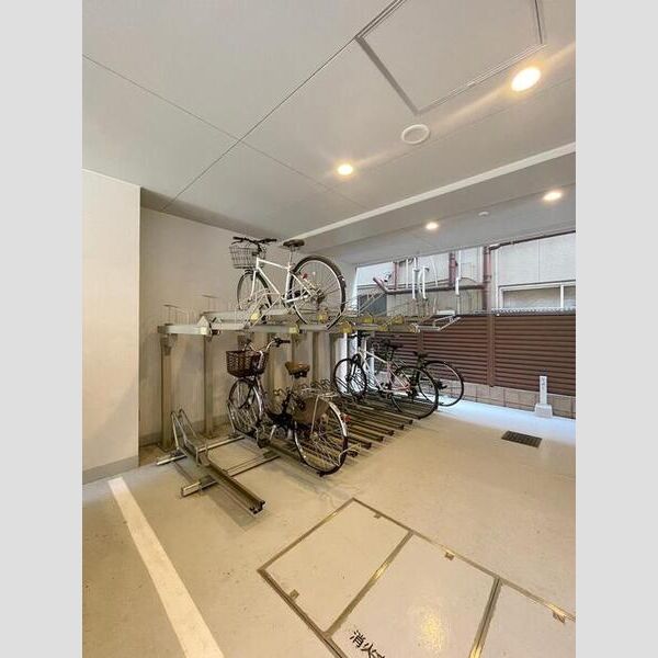 現地周辺 (駐輪場)