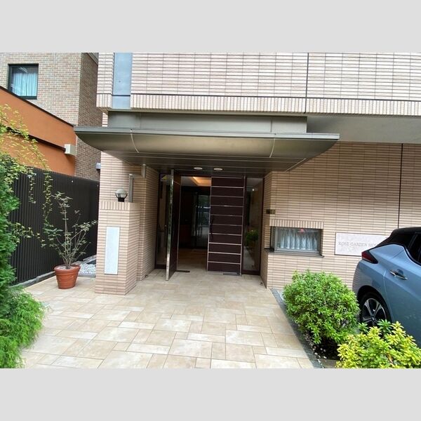 エントランス (建物入口)