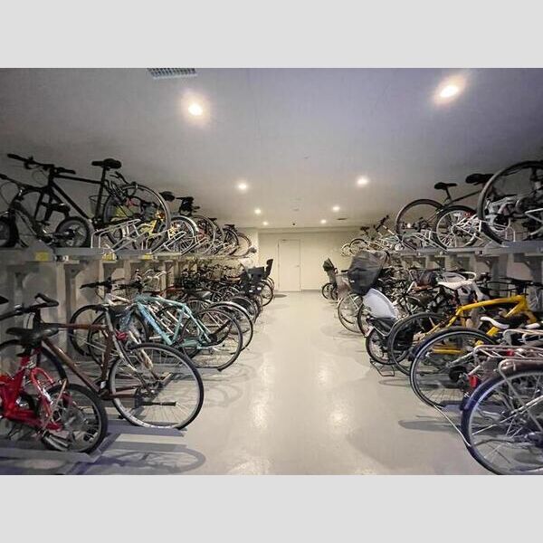 現地周辺 (駐輪場)