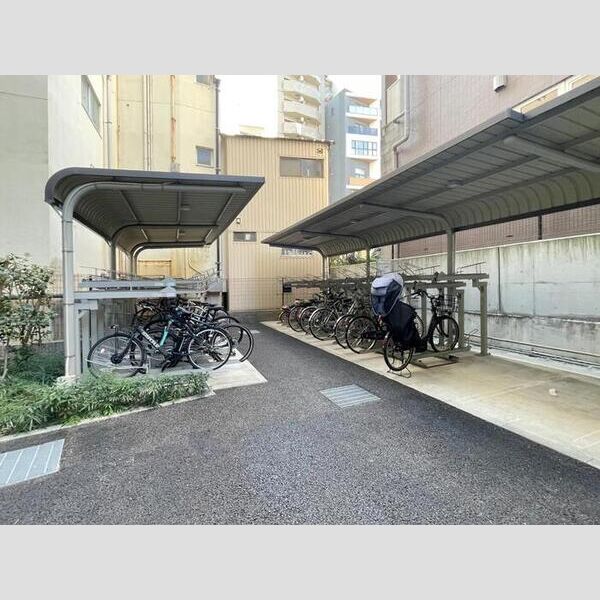 現地周辺 (駐輪場)