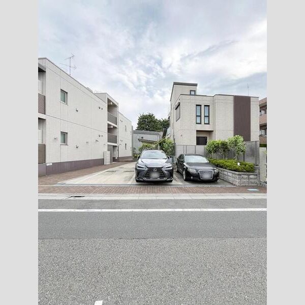 駐車場 (駐車場)