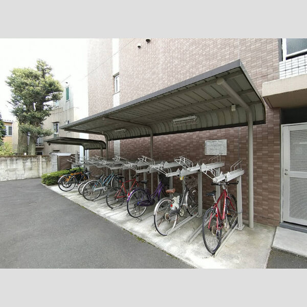 現地周辺 (駐輪場)
