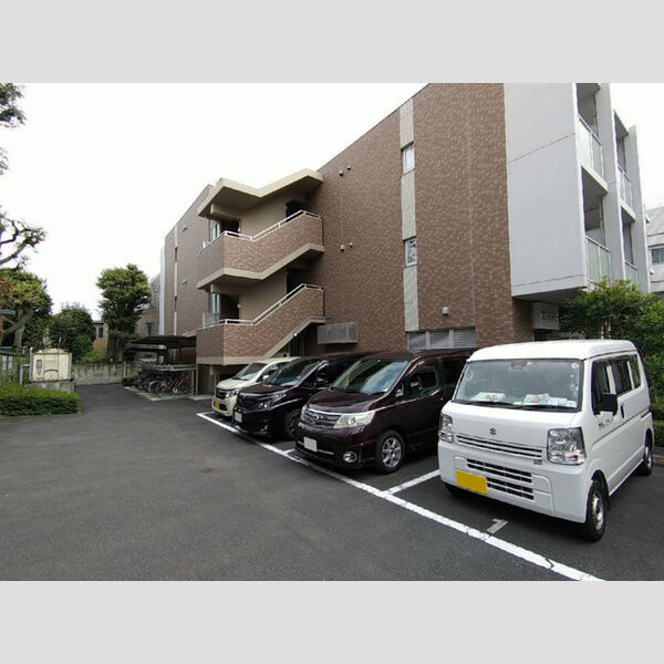 駐車場 (駐車場 4区画)