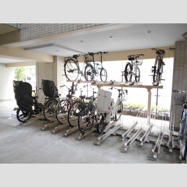 現地周辺 (駐輪場)