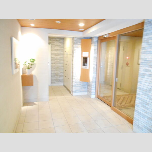 エントランス (エントランス)