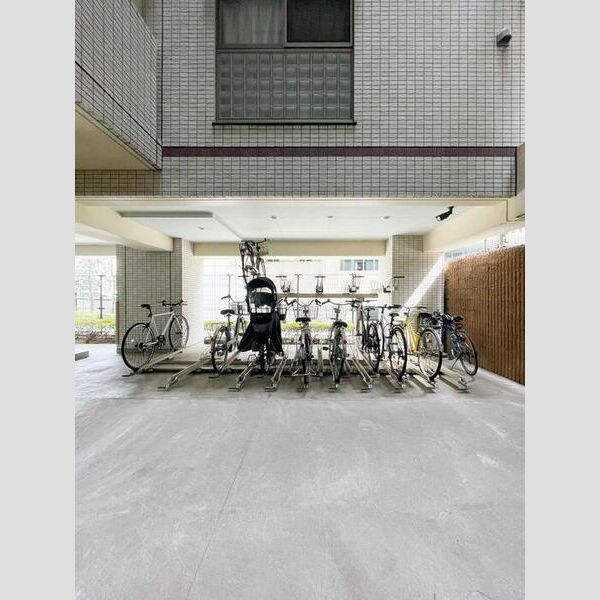 駐車場 (駐輪場)