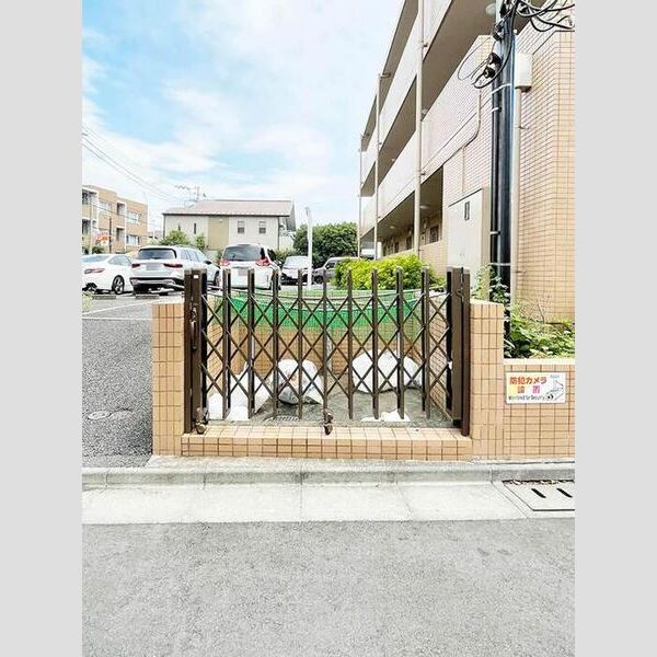 現地周辺 (ゴミ置き場)