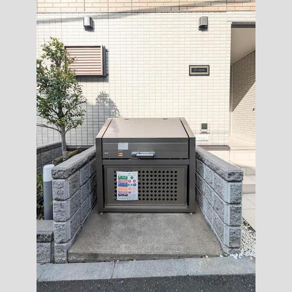 現地周辺 (ゴミ置場)