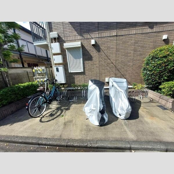 現地周辺 (駐輪場)