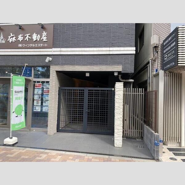 エントランス (建物入口)