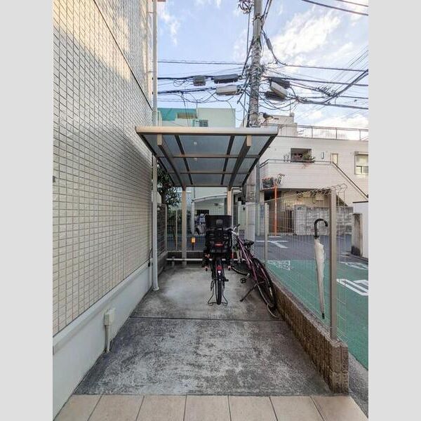 現地周辺 (駐輪場)