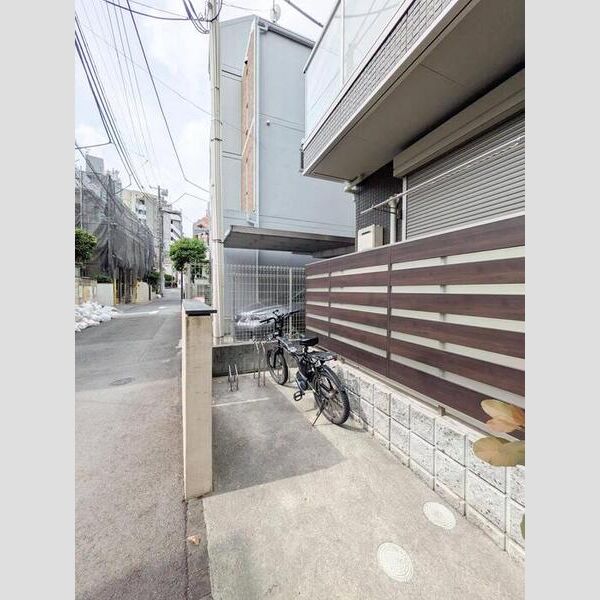 現地周辺 (駐輪場)