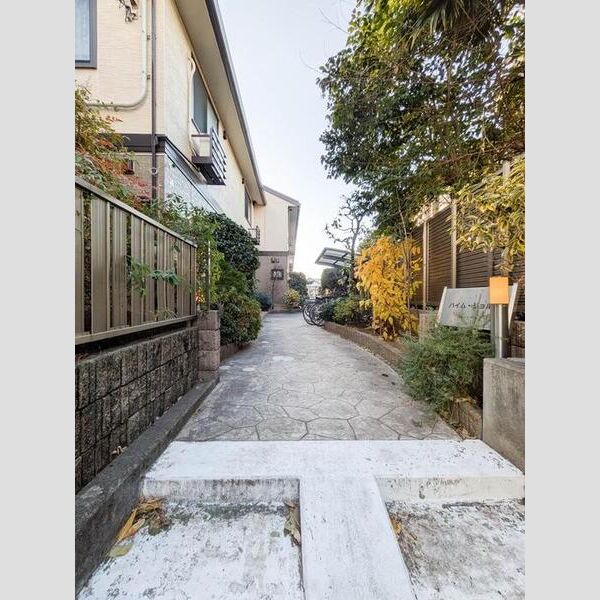 エントランス (建物入口)