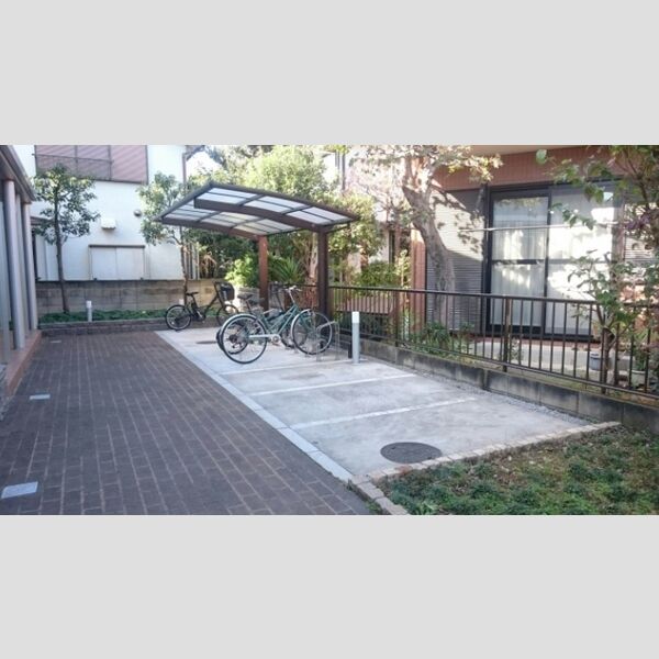 現地周辺 (駐輪場)