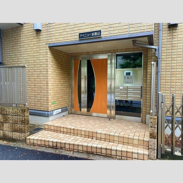 エントランス (建物入口)