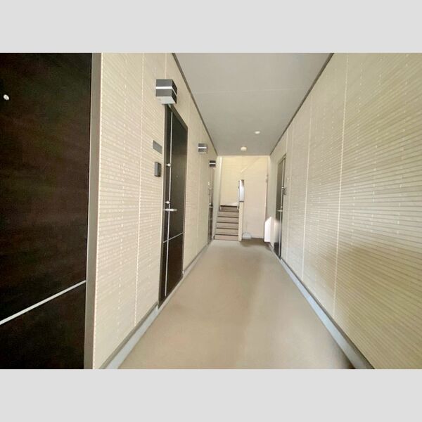 現地周辺 (共用廊下)