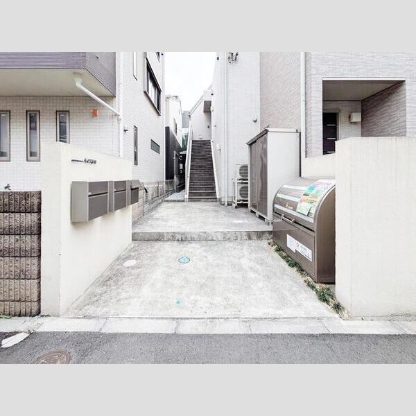 エントランス (入口)