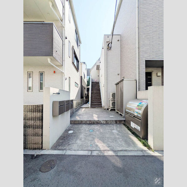 エントランス (建物入口)