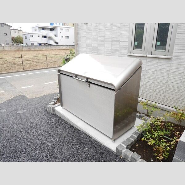 現地周辺 (ゴミストッカー)