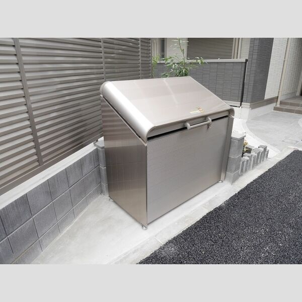 現地周辺 (ゴミストッカー)