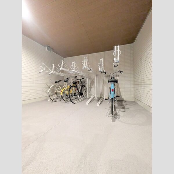 現地周辺 (駐輪場)