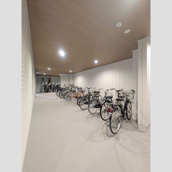 現地周辺 (駐輪場)