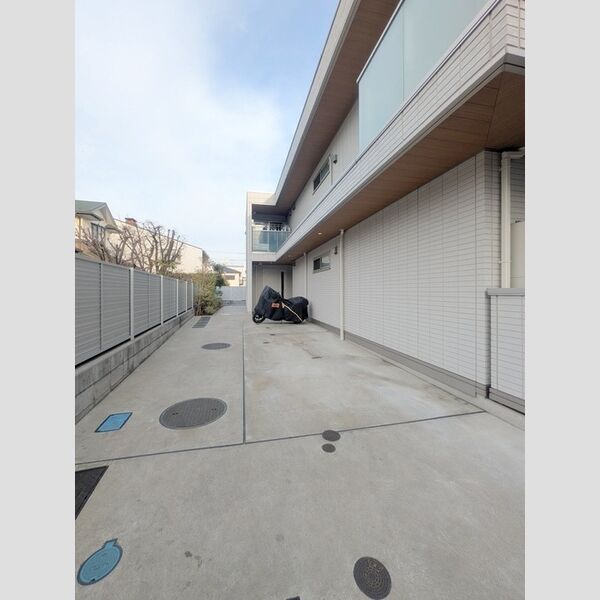 現地周辺 (バイク置場)