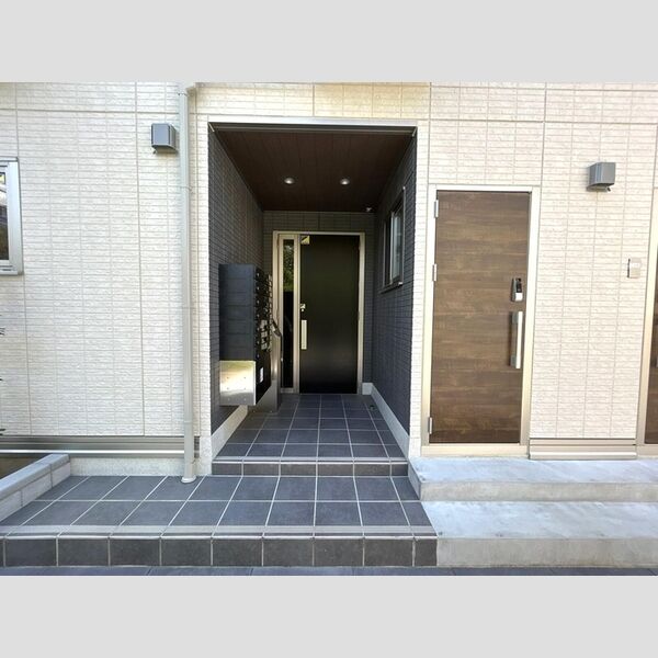 エントランス (建物入口)
