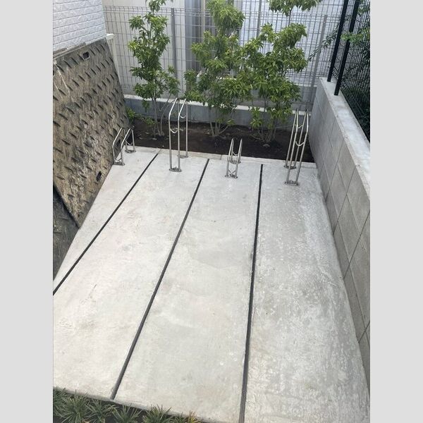 現地周辺 (駐輪場)