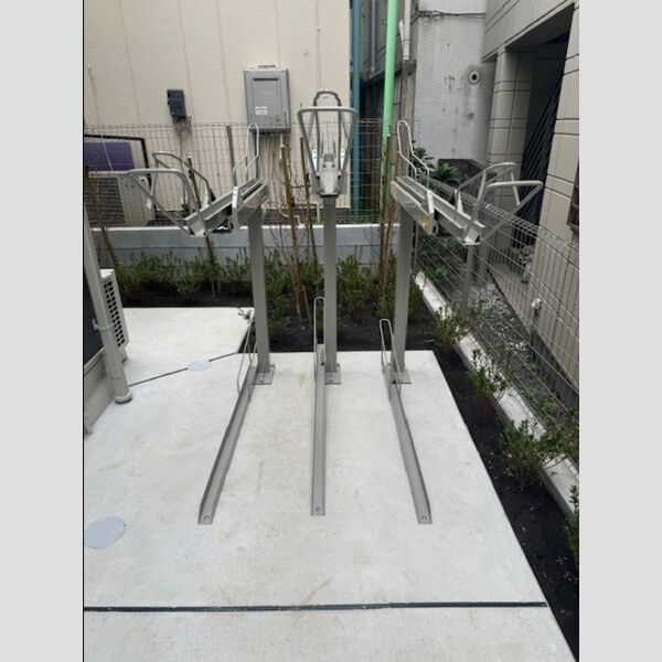 現地周辺 (自転車置き場)