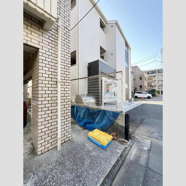 現地周辺 (ゴミ置き場)