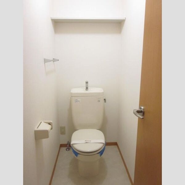 トイレ (トイレ)