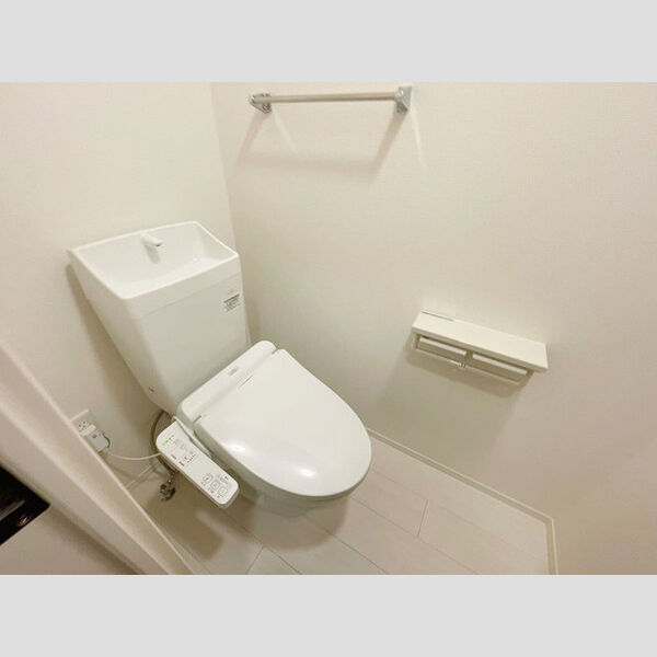 トイレ (トイレ)