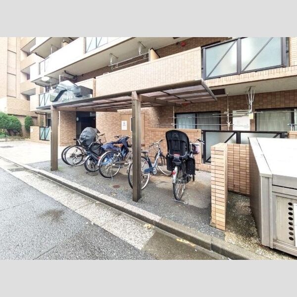 現地周辺 (駐輪場)
