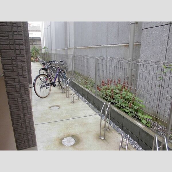 現地周辺 (駐輪場)