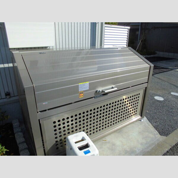 現地周辺 (ごみ置場)