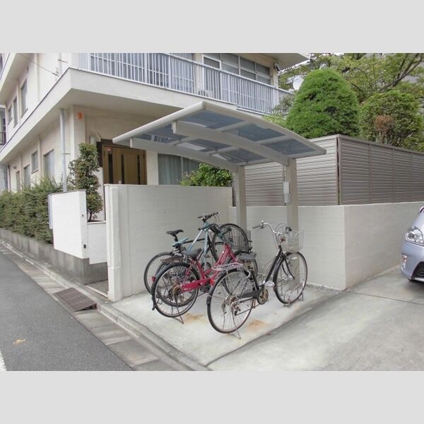 現地周辺 (駐輪場)