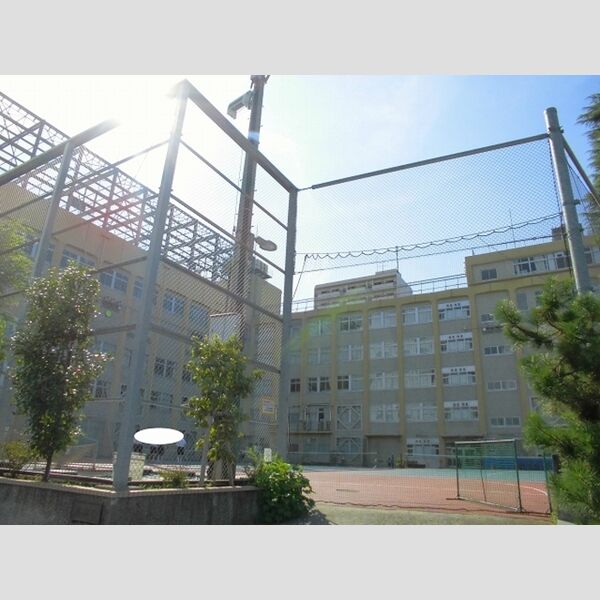 現地周辺 (中央区立日本橋中学校)